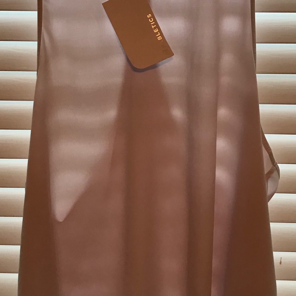 Fabletics workout tank creamy with  touch of pink